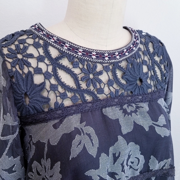 Esley | Floral Flare Top + Lace, Gray‎ Small - Picture 3 of 11